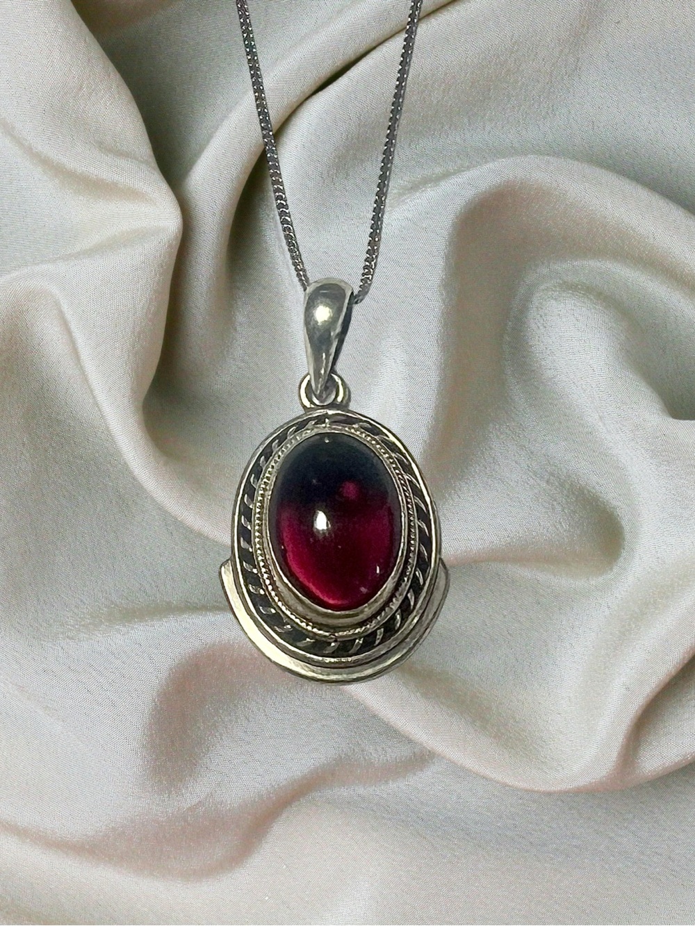 Sterling Silver Garnet Cabochon Pendant Necklace 18”